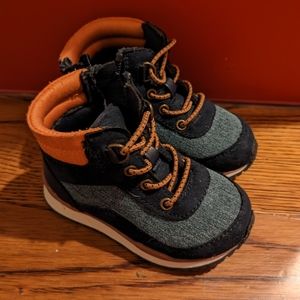 Old Navy kids size 5 hiking boots
